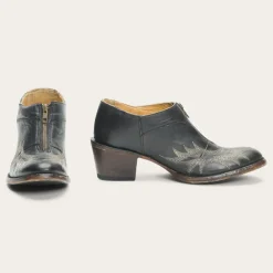 Nicole Boots