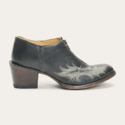 Nicole Boots