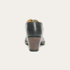 Nicole Boots